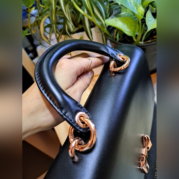 Cute Ted Baker black leather bag with shoulder strap, dust bag, mint condition - Picture 13 of 13